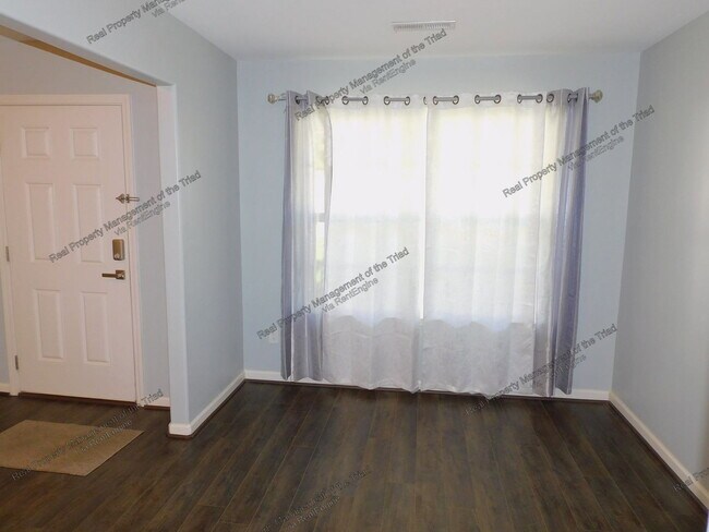 Building Photo - 2627 Leighswood Dr