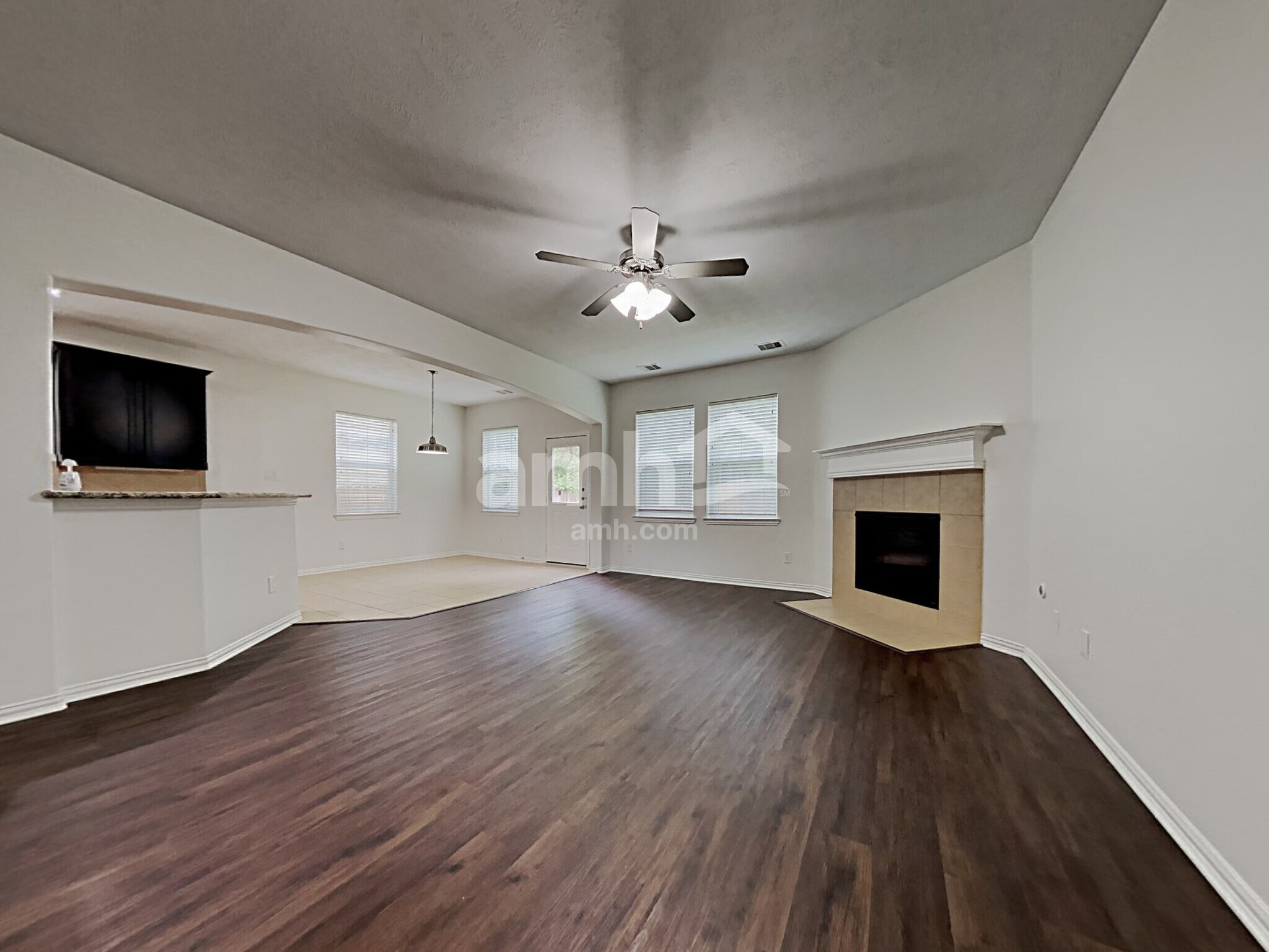 Building Photo - 2213 Oak Cir Dr N