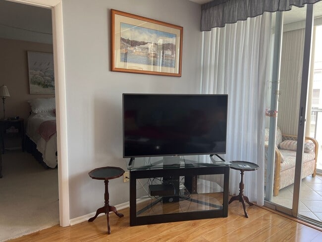 Building Photo - Costa Brava Venice Island 2BR/2BA Condo