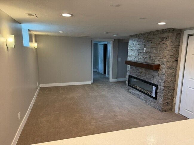 Building Photo - 735 Lisonbee Ave S