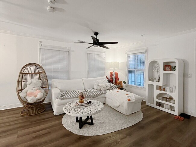 Building Photo - 429 Montgomery St