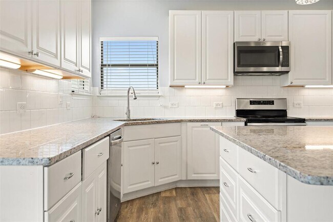 Building Photo - 1024 Daviot Dr