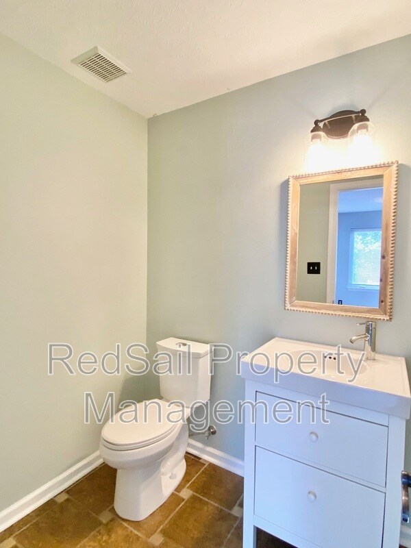 Building Photo - 256R Hunts Neck Rd