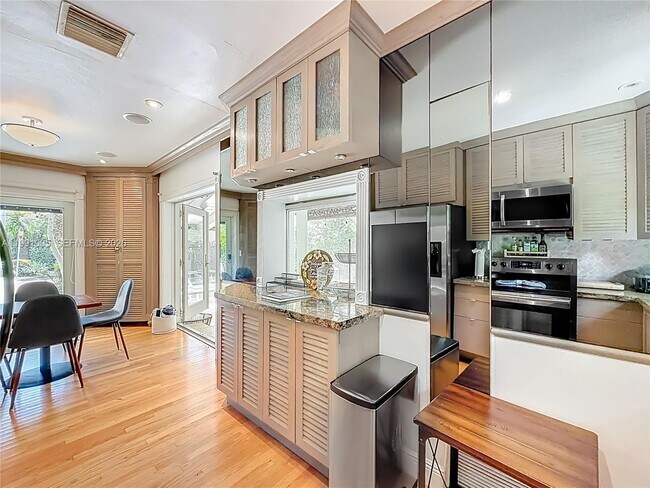 Building Photo - 1419 NE 4th Ct