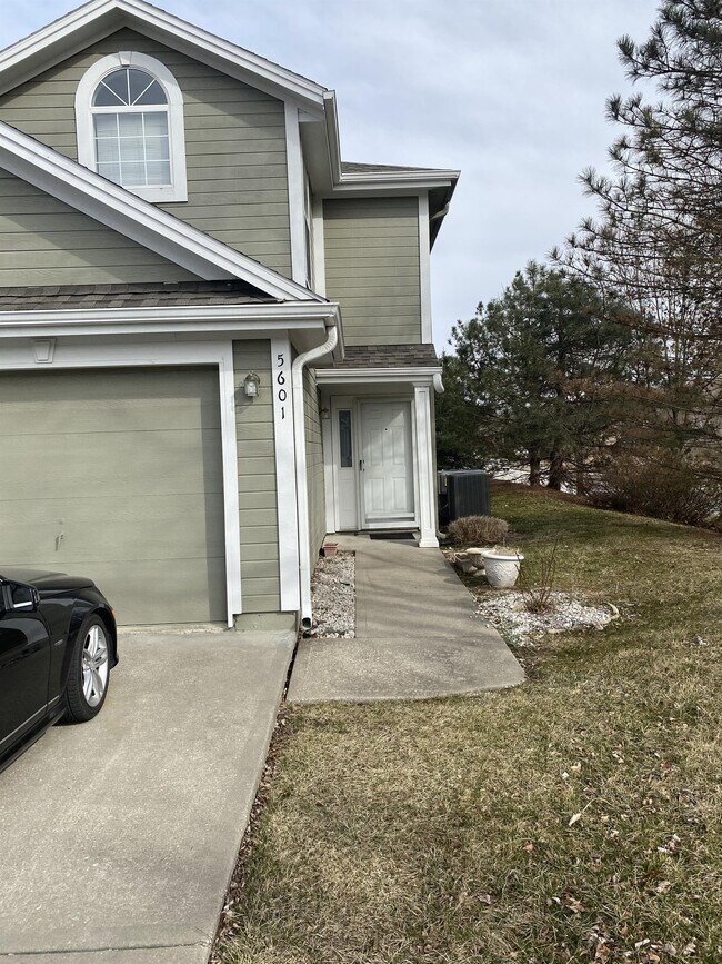 5601 NW Moonlight Meadow Ct 5601 NW Moonlight Meadow Ct Lee's Summit