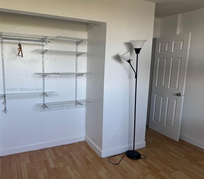 Building Photo - 8897 Fontainebleau Blvd