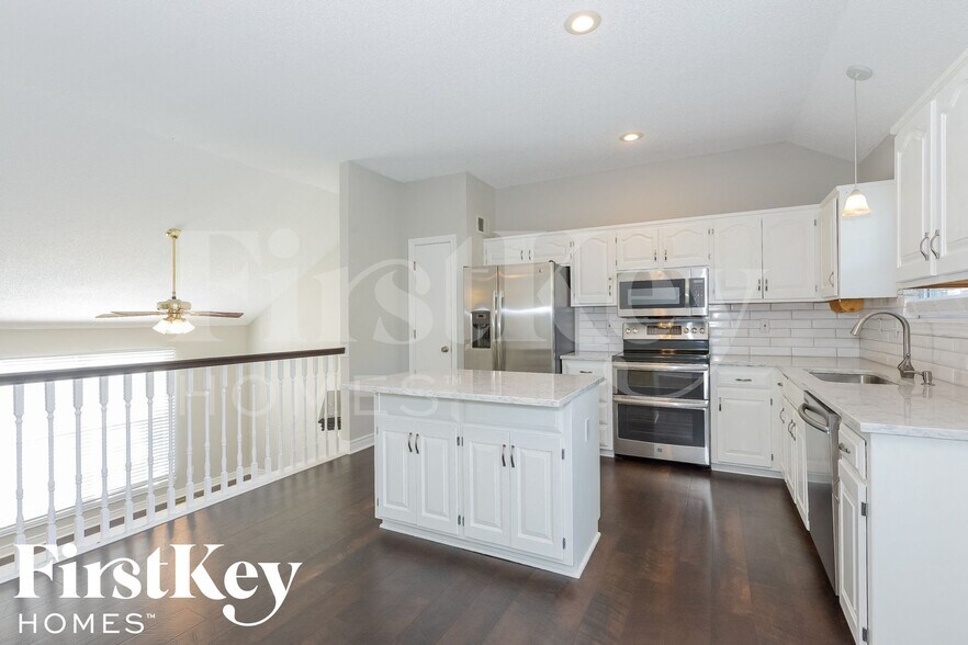 Building Photo - 17534 W 111th Terrace