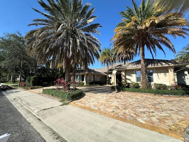 Building Photo - 2610 Tecumseh Dr