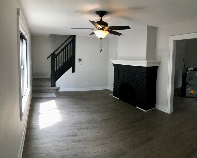 Building Photo - 3 Bedroom, 2 Bath with Finished Basement