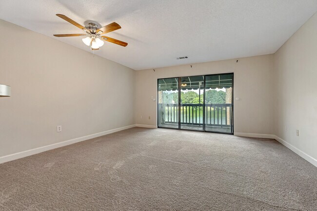 Building Photo - 208 Southlake Ct