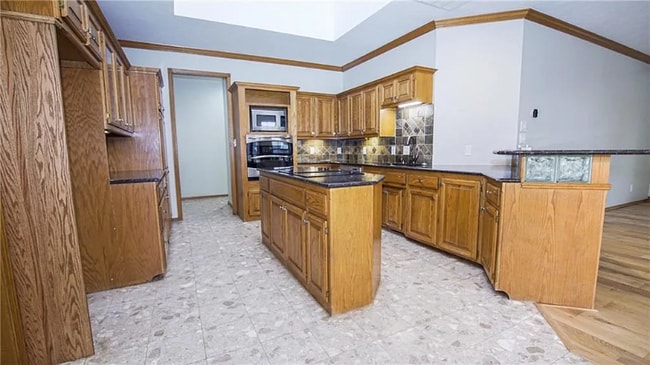 Building Photo - 404 Timberdale Dr