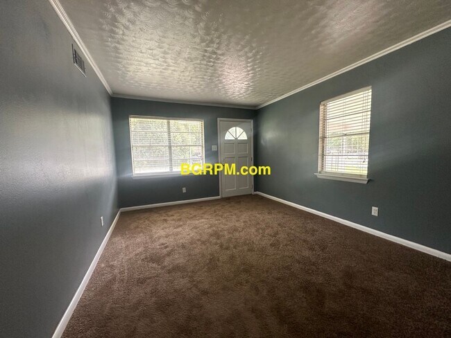Building Photo - 3 BD, 1 1/2 BA, in Jacksonville,