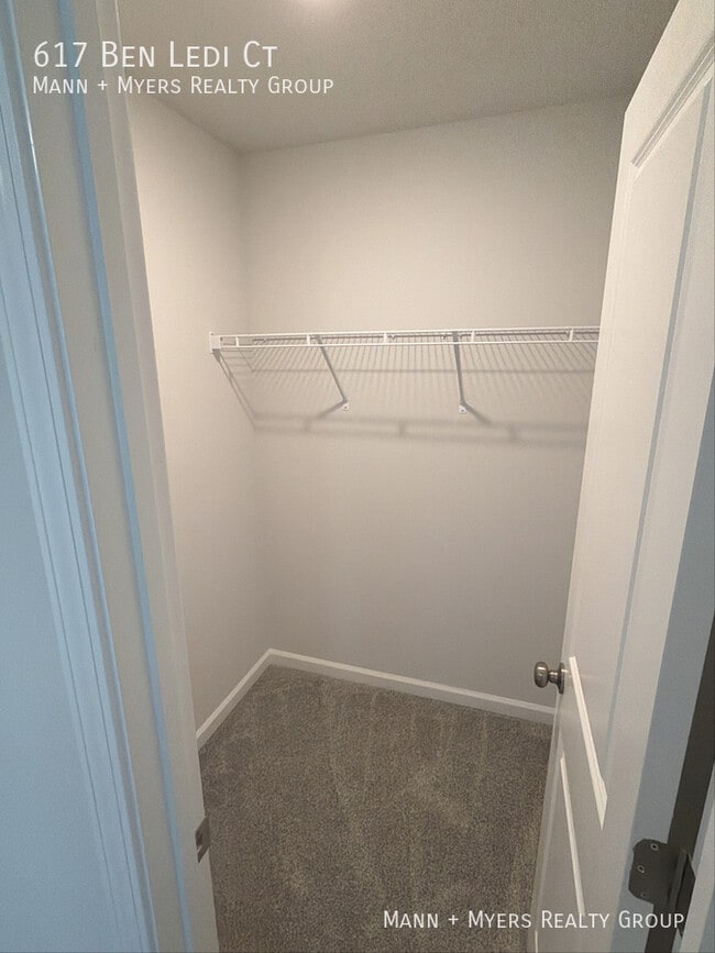 Building Photo - 617 Ben Ledi Ct