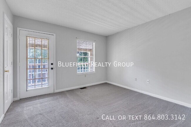 Building Photo - 250 Elm St