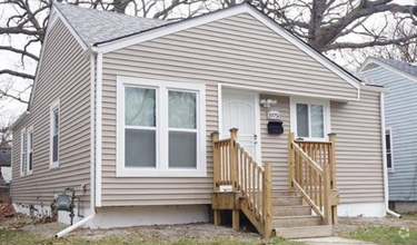 Building Photo - Renovated 3-Bedroom Bungalow – We Welcome ...