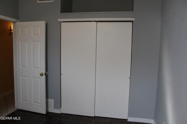 Building Photo - 11724 Jennifer Dr