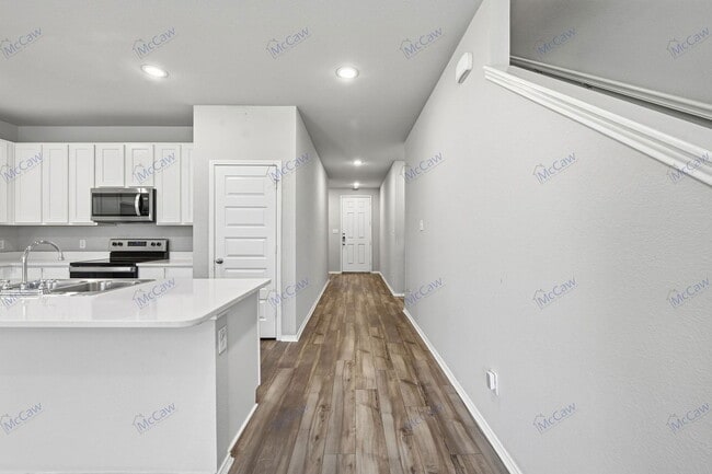 Building Photo - 8005 Gangway Dr