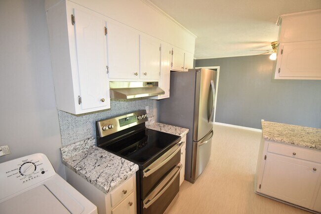 Building Photo - Coming Soon 3 Bedroom and 2 Bath Home (Pets Considered)