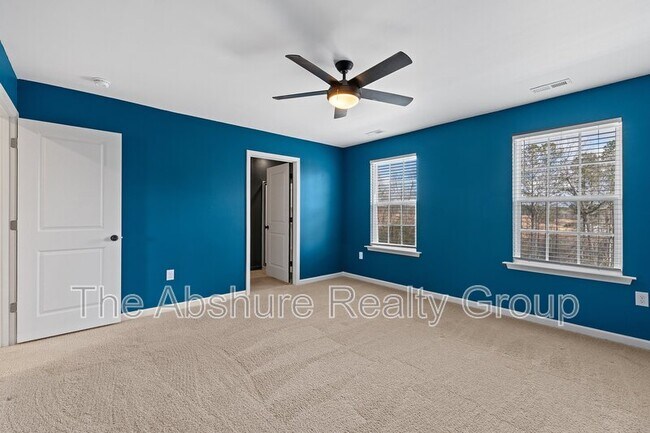 Building Photo - 49 River Bank Rd