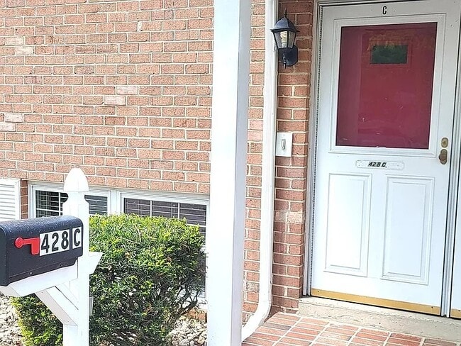 Building Photo - 428 Montemar Ave