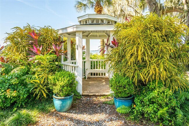 Building Photo - 245 S Rhodes St