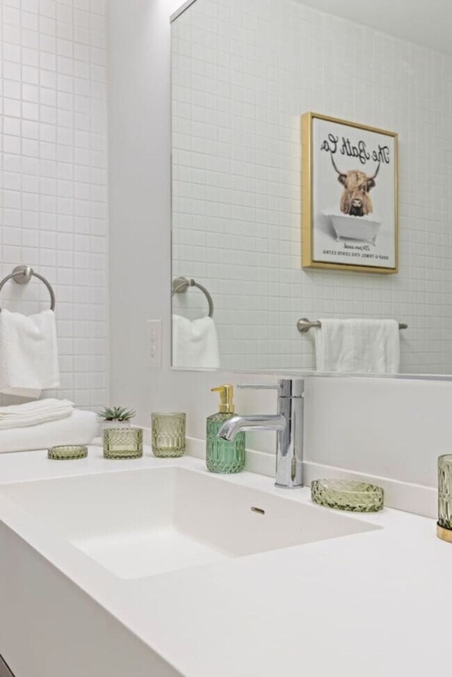 Building Photo - 12607 Larchmere Blvd