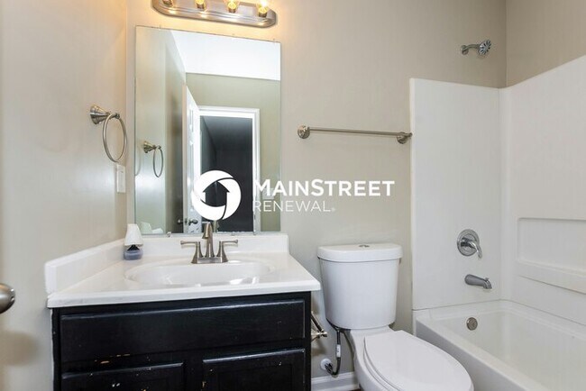Building Photo - 3 Bedroom Pet-Friendly Home in Charlotte, NC with Main Street Renewal