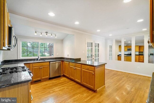 Building Photo - 9821 Hampton Ln