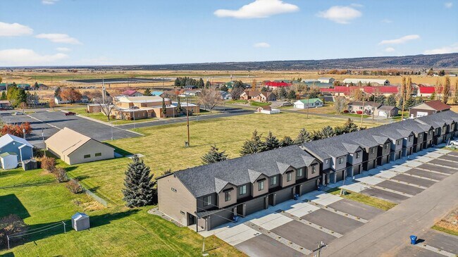 Building Photo - Beautiful 3 Bed, 2.5 Bath Townhome in Ashton