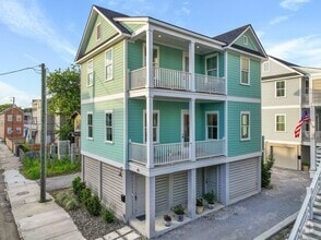 Building Photo - Elevated Charleston Charmer