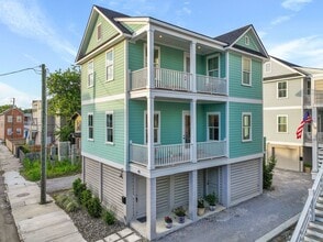 Building Photo - Elevated Charleston Charmer