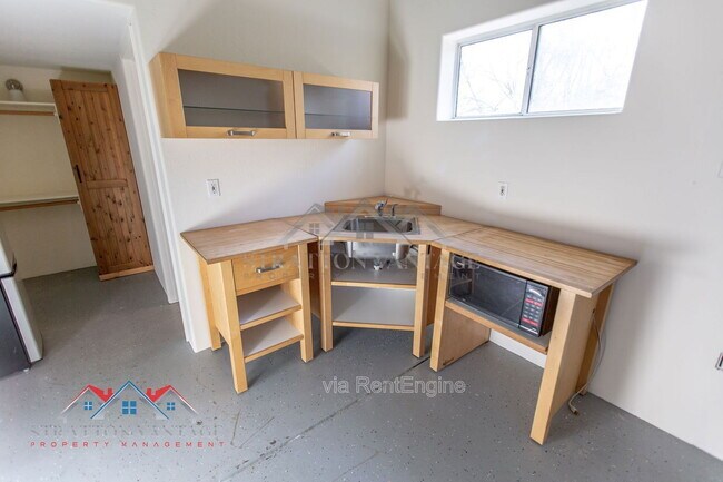 Building Photo - 4728 E Ron Rico Rd