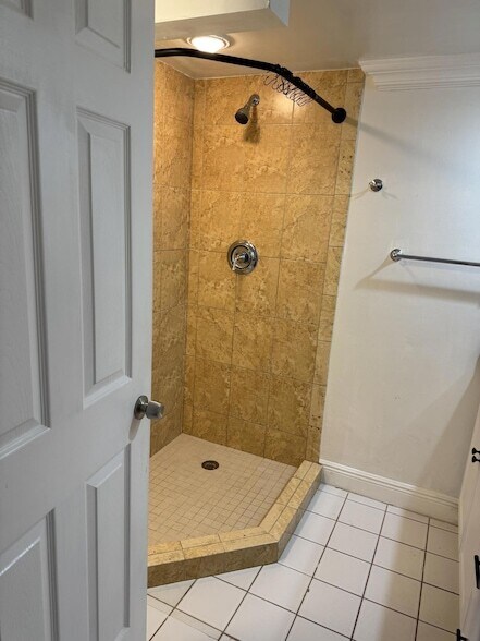 Building Photo - 915 9th Way