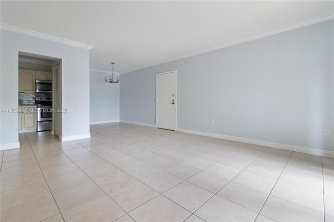 Building Photo - 10413 N Kendall Dr
