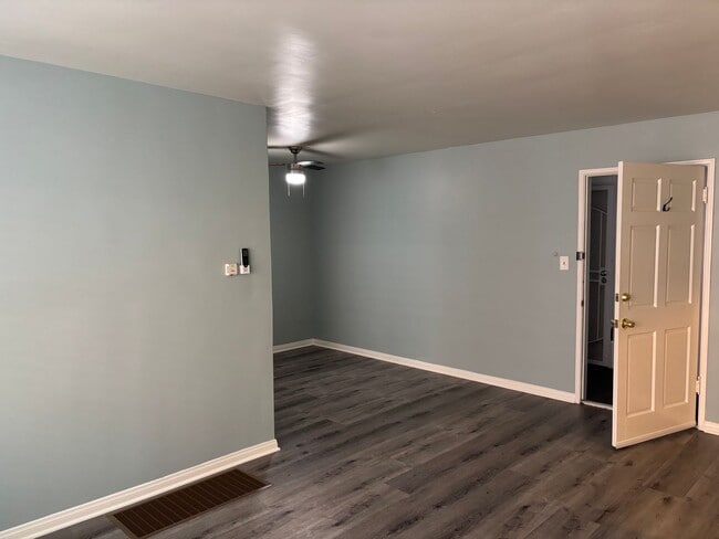 Building Photo - Charming Studio Apartment in Prime Long Be...