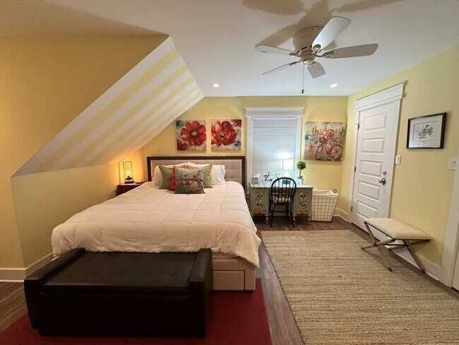 Building Photo - 1113 Pompano Ave