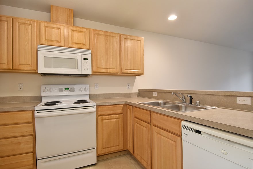 Building Photo - Brighton Square Apartments