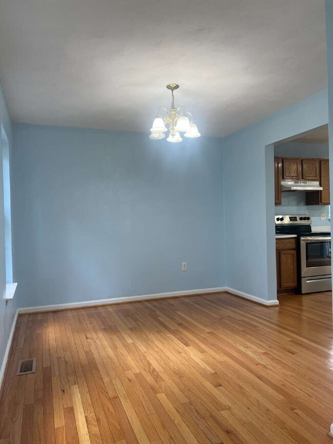 Building Photo - 3 Bdrm / 2.5 Bath House Available Now!!! N...