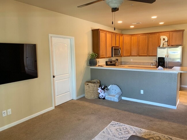 Building Photo - First Floor Condo by Equalizer Lake!