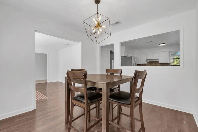 Building Photo - 890 Richardson Rd