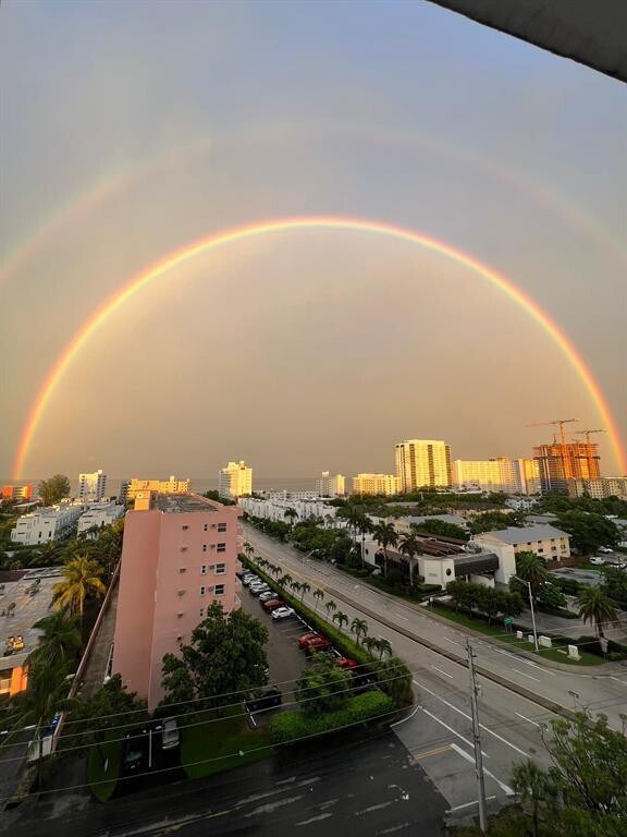 Building Photo - 1401 N Riverside Dr