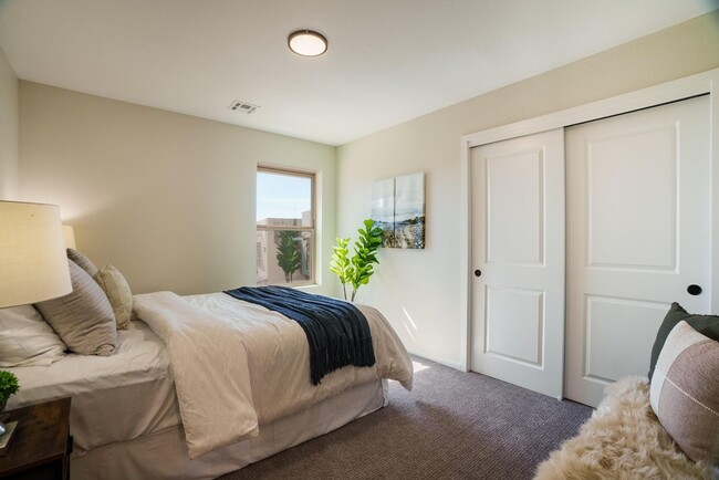Building Photo - New Townhome in the Far NE Heights