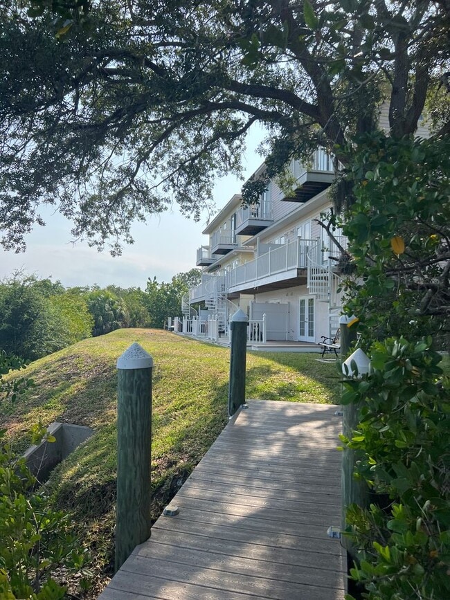 Building Photo - Live on a private island!- Bradenton, FL