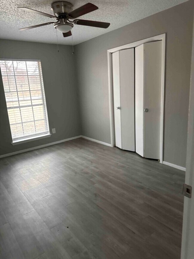 Building Photo - For Sale or Lease