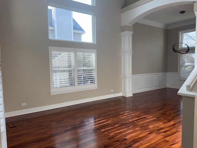 Building Photo - 552 Fairfax Ln