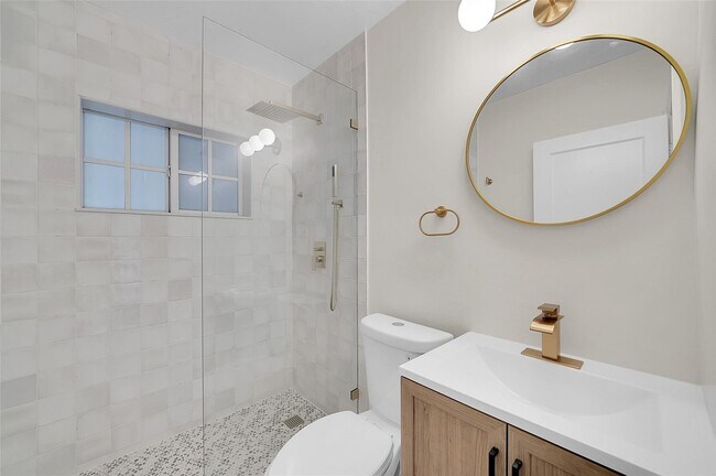 Building Photo - 330 SW 48th Ave