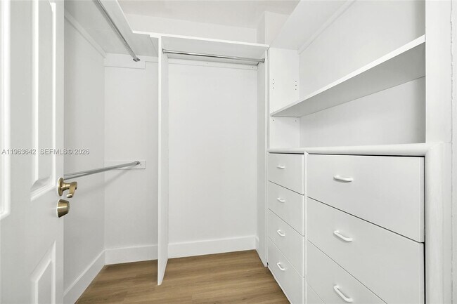 Building Photo - 800 Claughton Island Dr