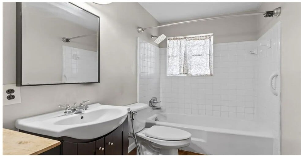 Building Photo - 4685 Pinedale Dr