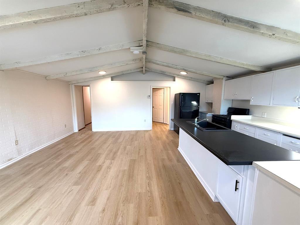 Building Photo - 551 E 12th St