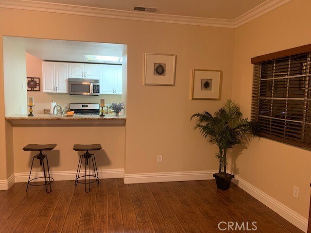 Building Photo - 1741 S Vallecito Dr